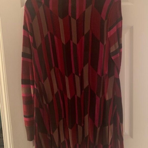 Geometric Design - Tunic! - Picture 4 of 6